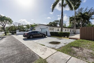 55 SW 13th St in Dania Beach, FL - Building Photo - Building Photo