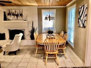 405 S Lakewood Cir in Bridgeport, TX - Foto de edificio - Building Photo