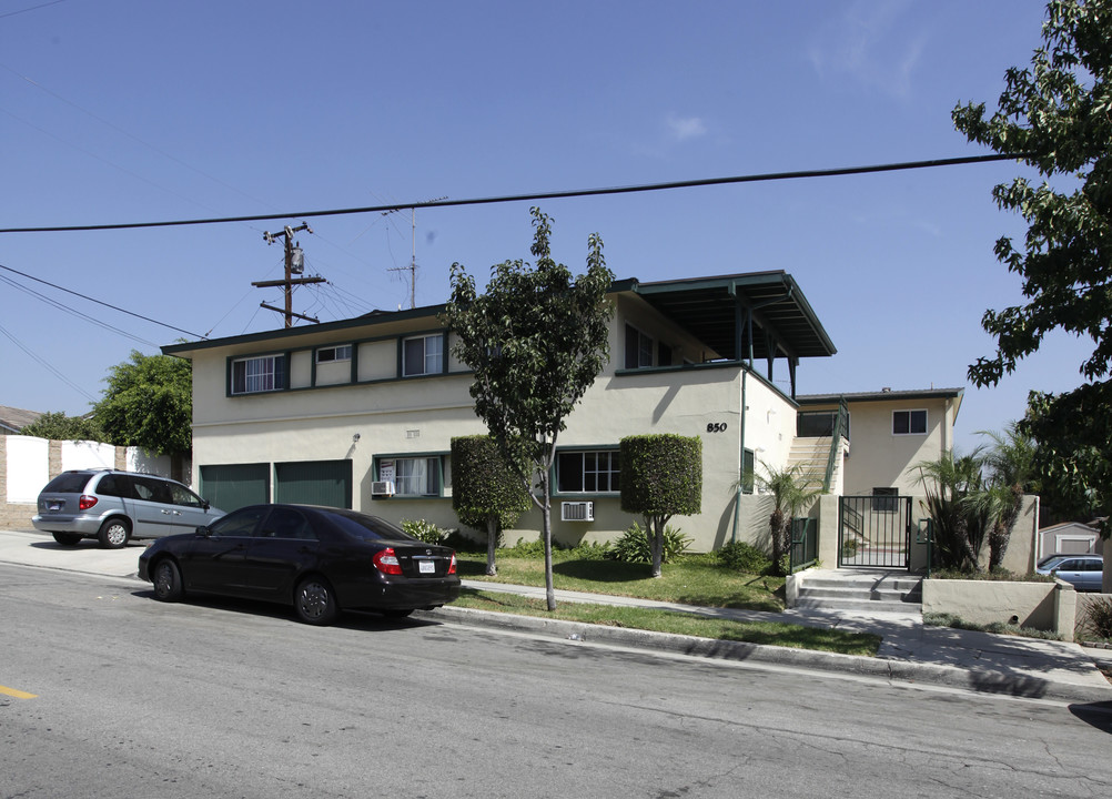 850 N Euclid St in La Habra, CA - Foto de edificio