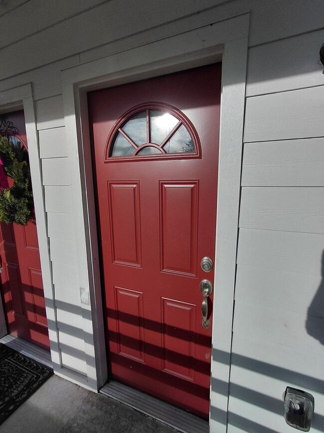 703 Kendall St in Port Orchard, WA - Building Photo - Building Photo