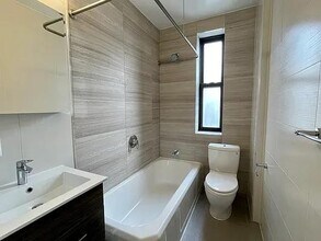 252 E 61st St in New York, NY - Building Photo - Building Photo