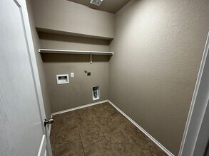 618 Holliman Pkwy in San Antonio, TX - Building Photo - Building Photo