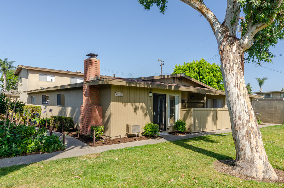 Arroyo Vista Apartments in Garden Grove, CA - Building Photo