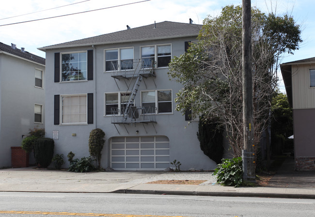 1129 El Camino Real in Burlingame, CA - Foto de edificio - Building Photo