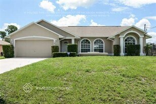 1933 SW Lennox St in Port St. Lucie, FL - Building Photo
