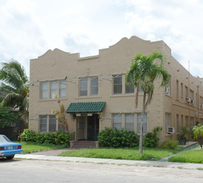 2128 SW 5th St in Miami, FL - Foto de edificio - Building Photo