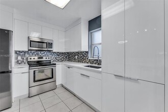 2945 NW 68th St in Fort Lauderdale, FL - Foto de edificio - Building Photo