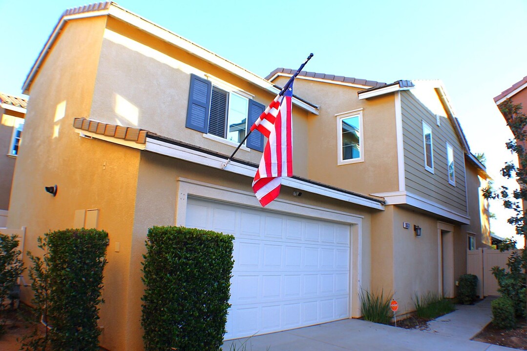 1365 Sunset Pl in Beaumont, CA - Building Photo