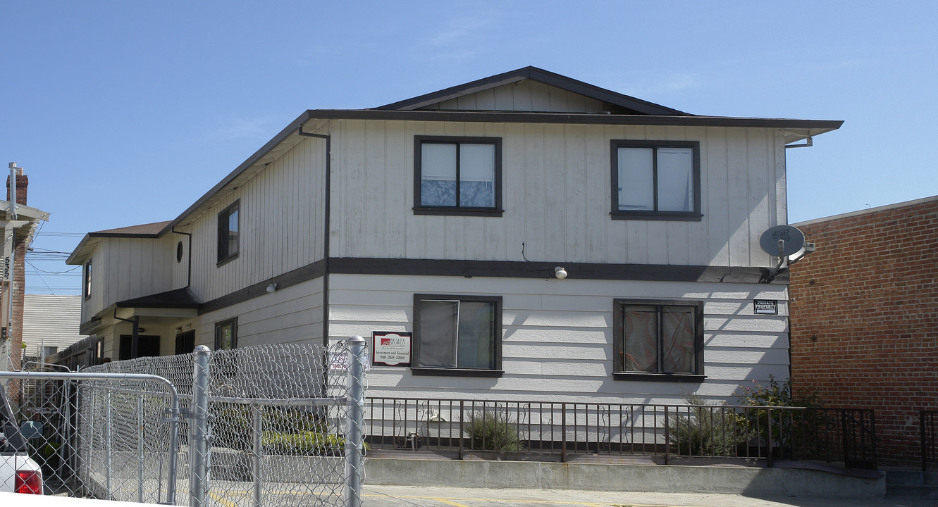 5362 Bancroft Ave in Oakland, CA - Building Photo