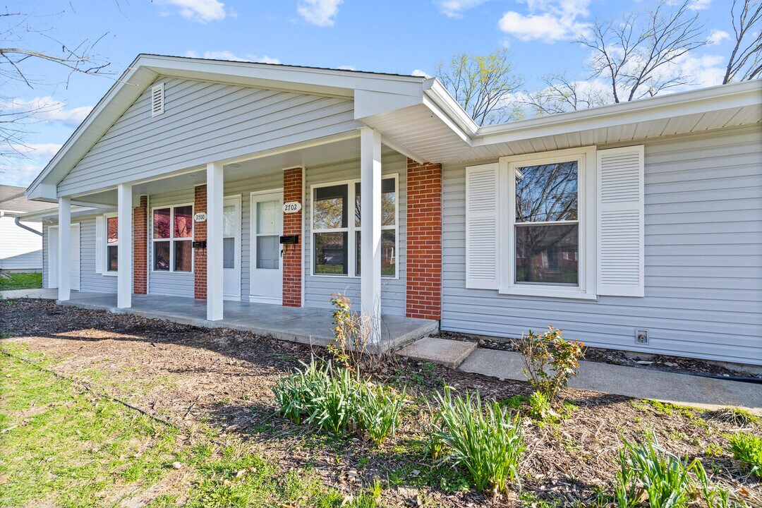 2702 Braemore Rd in Columbia, MO - Building Photo