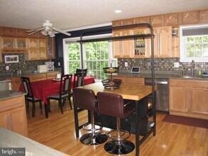 9031 Blarney Stone Dr in Springfield, VA - Building Photo - Building Photo