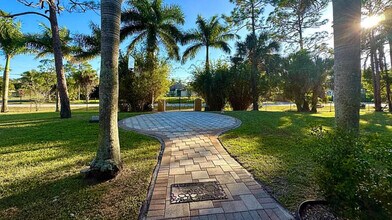 9117 Mandarin Blvd in The Acreage, FL - Building Photo - Building Photo