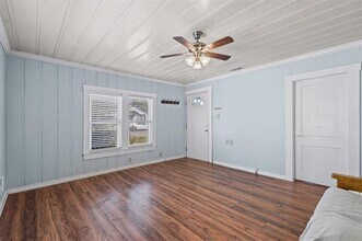 221 Huron St in Cleburne, TX - Building Photo - Building Photo