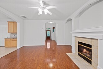 107 W Burberry Cir in Conroe, TX - Building Photo - Building Photo