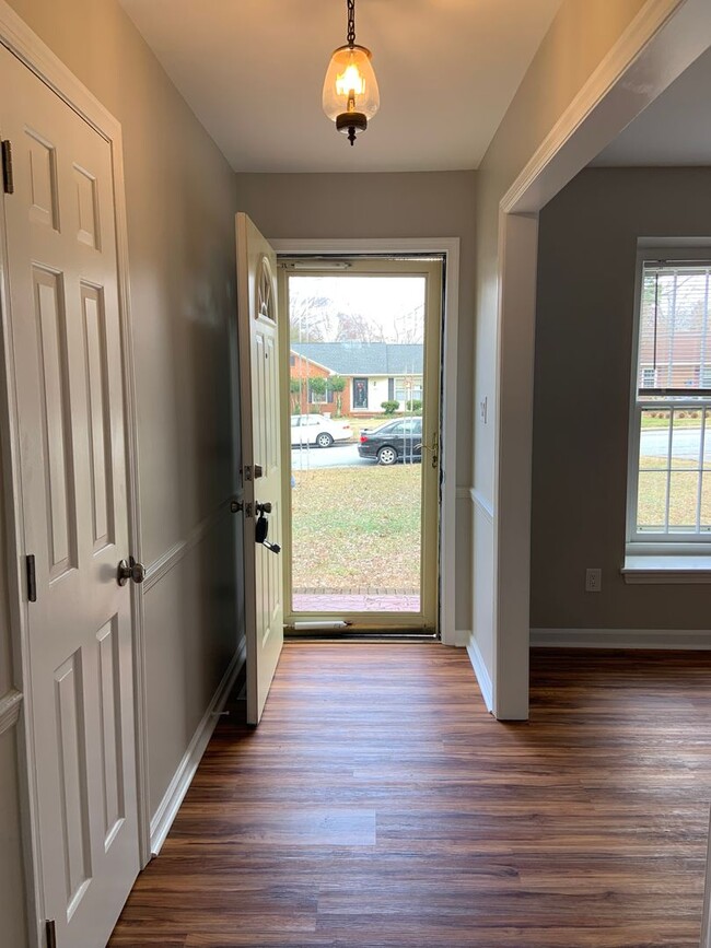 4811 Ferncrest Dr in Greensboro, NC - Building Photo - Building Photo