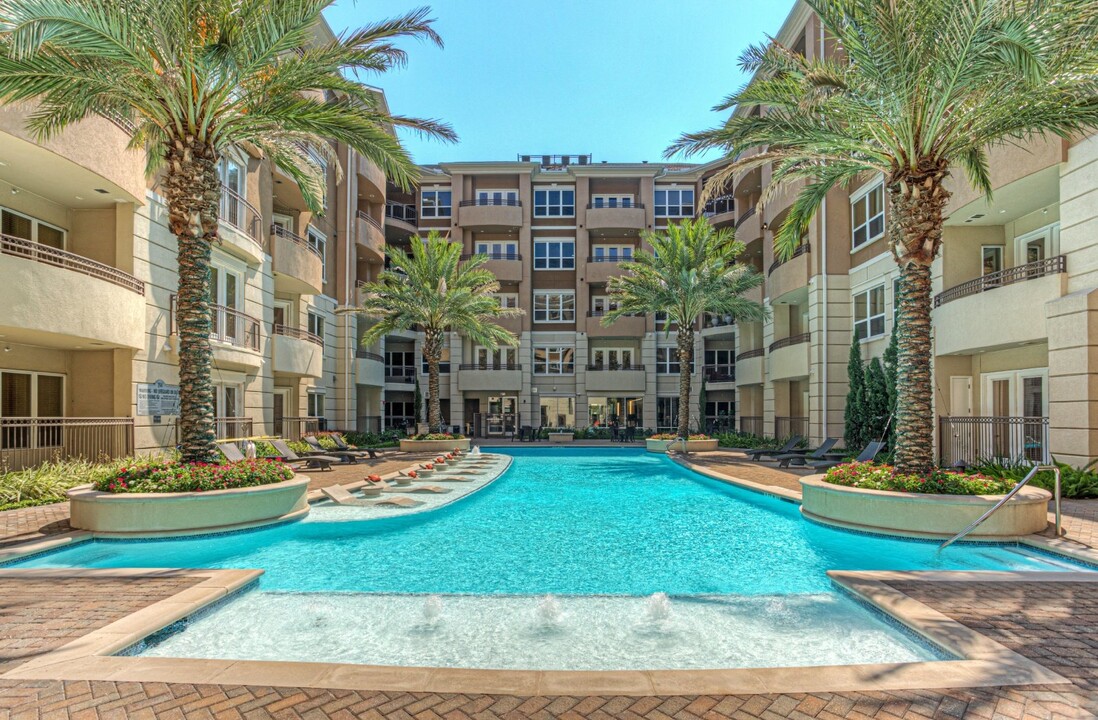 Tuscany Walk Apartments in Houston, TX - Foto de edificio