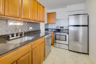 5415 N Sheridan Rd, Unit 709 in Chicago, IL - Building Photo - Building Photo