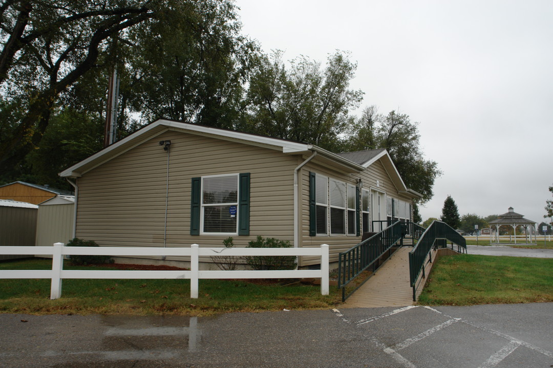 Twin Oaks in Wichita, KS - Building Photo