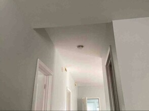 8423 S Muskegon Ave in Chicago, IL - Building Photo - Building Photo