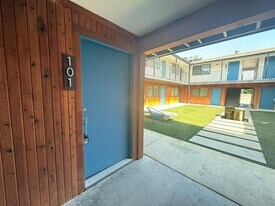4526 Munger Ave in Dallas, TX - Building Photo