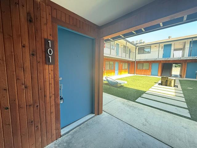 4526 Munger Ave in Dallas, TX - Building Photo