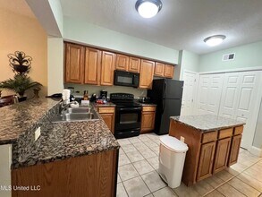 2228 Beach Dr, Unit 1208 in Gulfport, MS - Building Photo - Building Photo