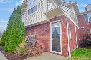 29742 Fox Run Cir in Warren, MI - Building Photo