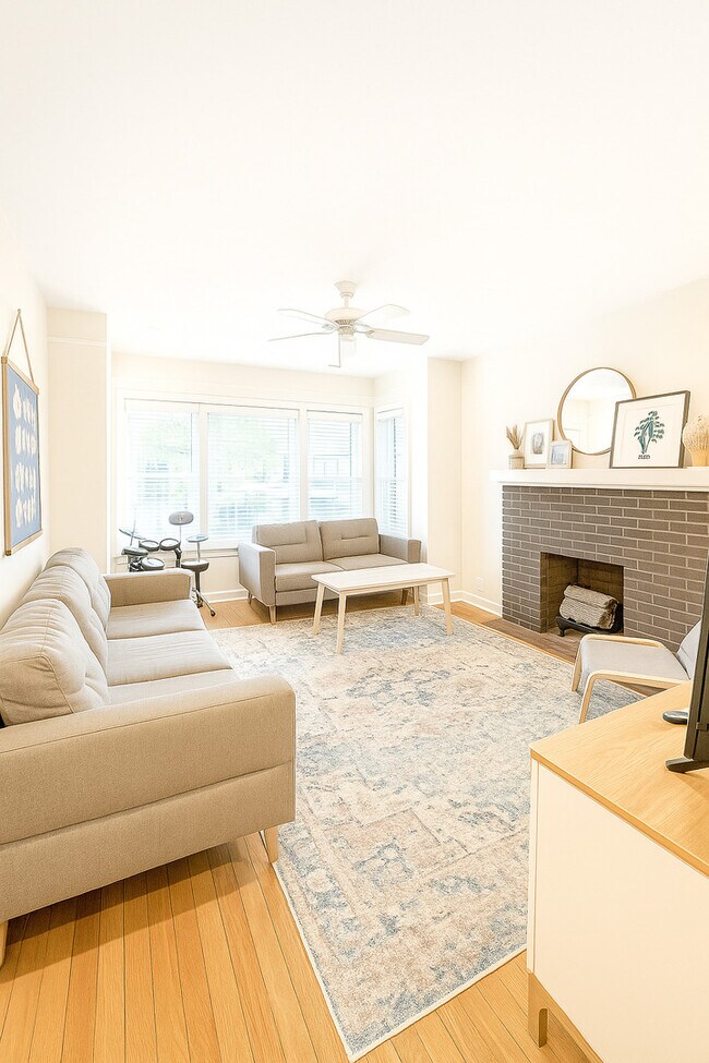 1340 W Byron St, Unit 01 in Chicago, IL - Building Photo - Building Photo