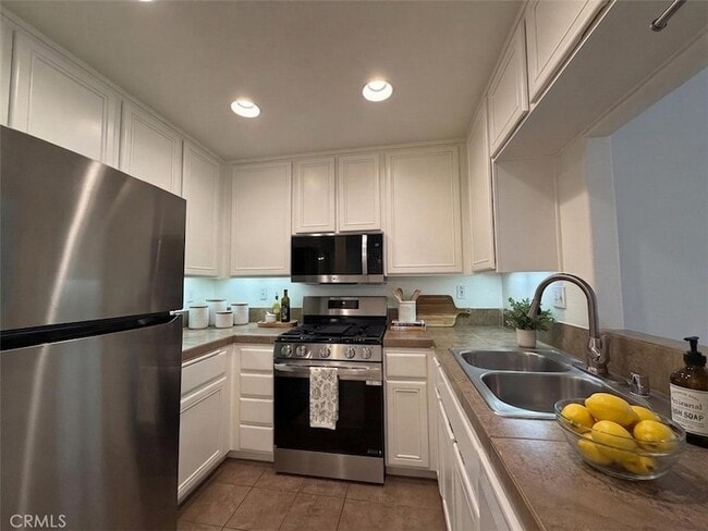 property at 32 Tradewinds