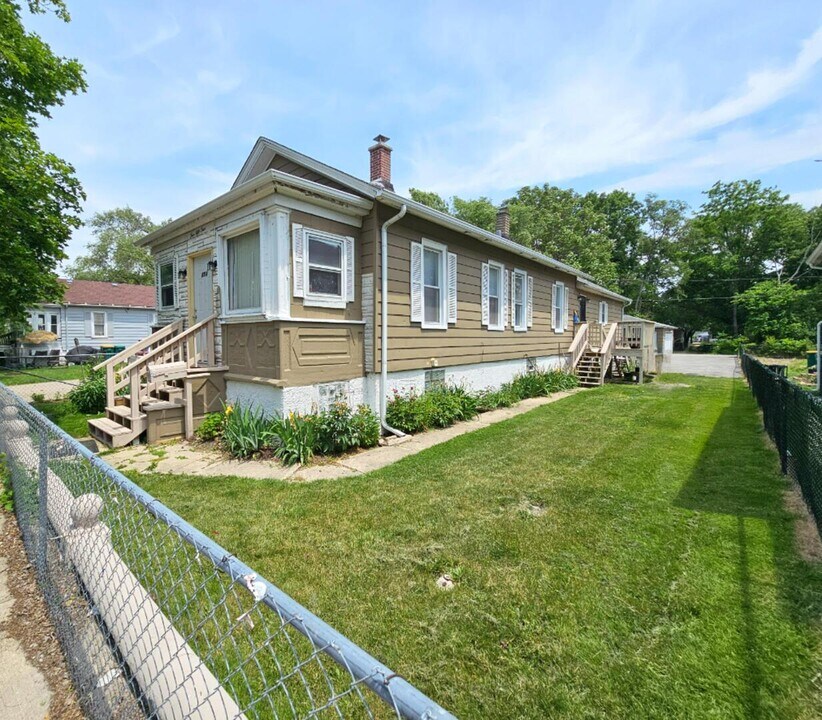 454 S Des Plaines St in Joliet, IL - Building Photo