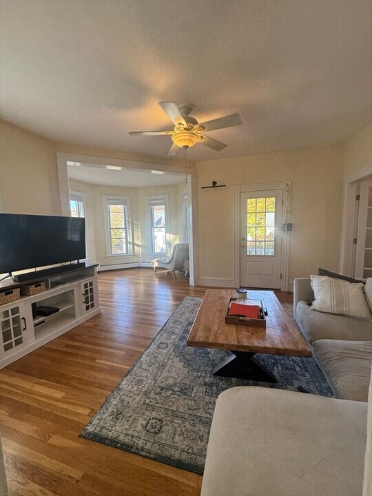 107 Chestnut St in Haverhill, MA - Building Photo