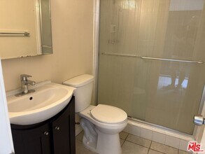 10840 Camarillo St in Los Angeles, CA - Building Photo - Building Photo