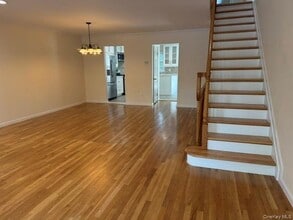 71 Orchard St in Manhasset, NY - Building Photo - Building Photo