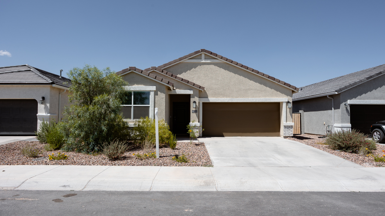 8222 W Clemente Way in Florence, AZ - Building Photo