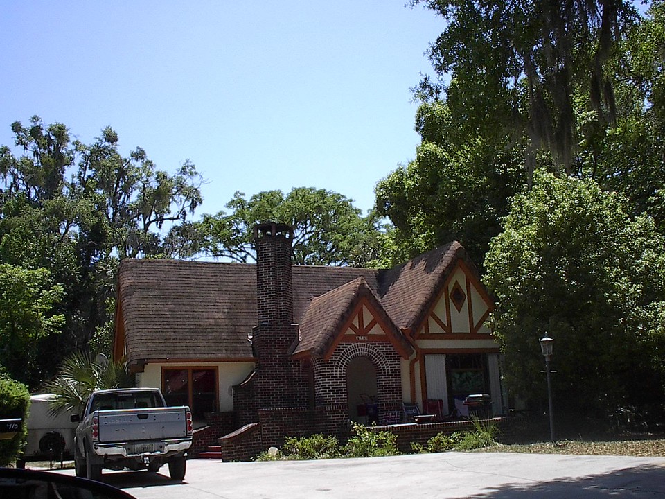 410 W Howry in DeLand, FL - Foto de edificio