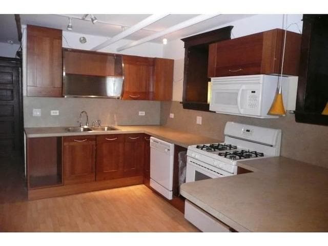 property at 1529 N Claremont Ave