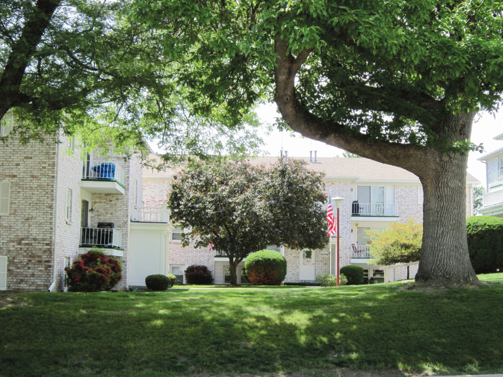 Sunset Apartments in Norwalk, IA | ApartmentHomeLiving.com