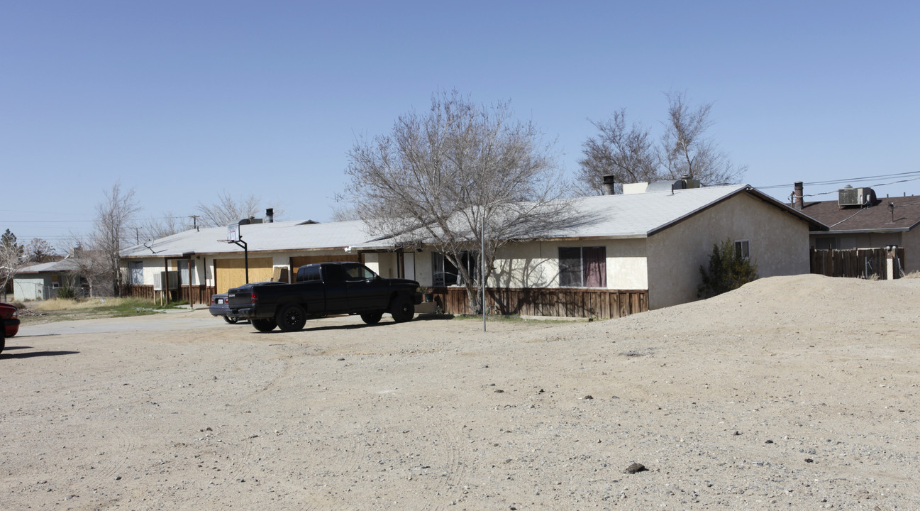 34313 Paris Ave in Barstow, CA - Building Photo