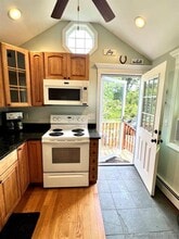 701 Lovely St in Avon, CT - Building Photo - Building Photo