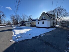 110 Edgemere Rd in Syracuse, NY - Building Photo