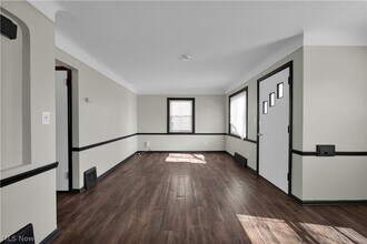 15705 Maplewood Ave in Maple Heights, OH - Building Photo - Building Photo