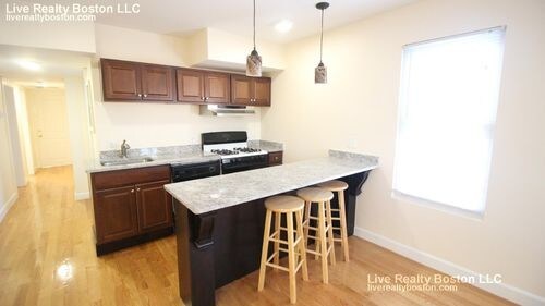 21-23 Weitz St in Boston, MA - Building Photo