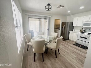 1722 W Amberwood Dr in Phoenix, AZ - Building Photo - Building Photo