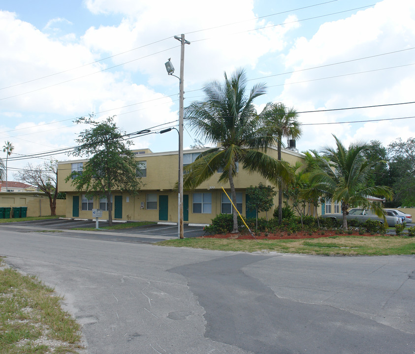 100 NW 14th Ave in Fort Lauderdale, FL - Building Photo