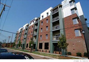 630 Calvert St in Charlotte, NC - Building Photo