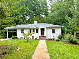 Super Cute Cottage 1 mile from Toomers Corner in Auburn, AL - Building Photo