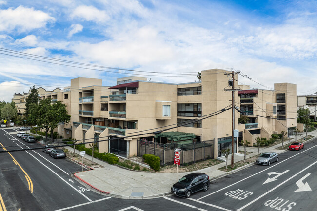 Mobby's Place in Concord, CA - Foto de edificio - Building Photo
