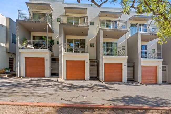 2002 Glen Allen St in Austin, TX - Building Photo - Building Photo