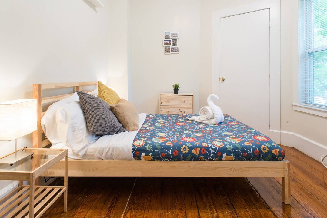 127 Brook St in Brookline, MA - Building Photo