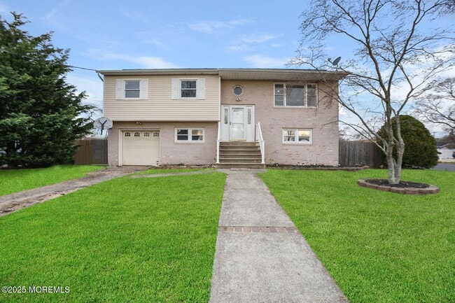 546 George Rd in Toms River, NJ - Building Photo - Building Photo